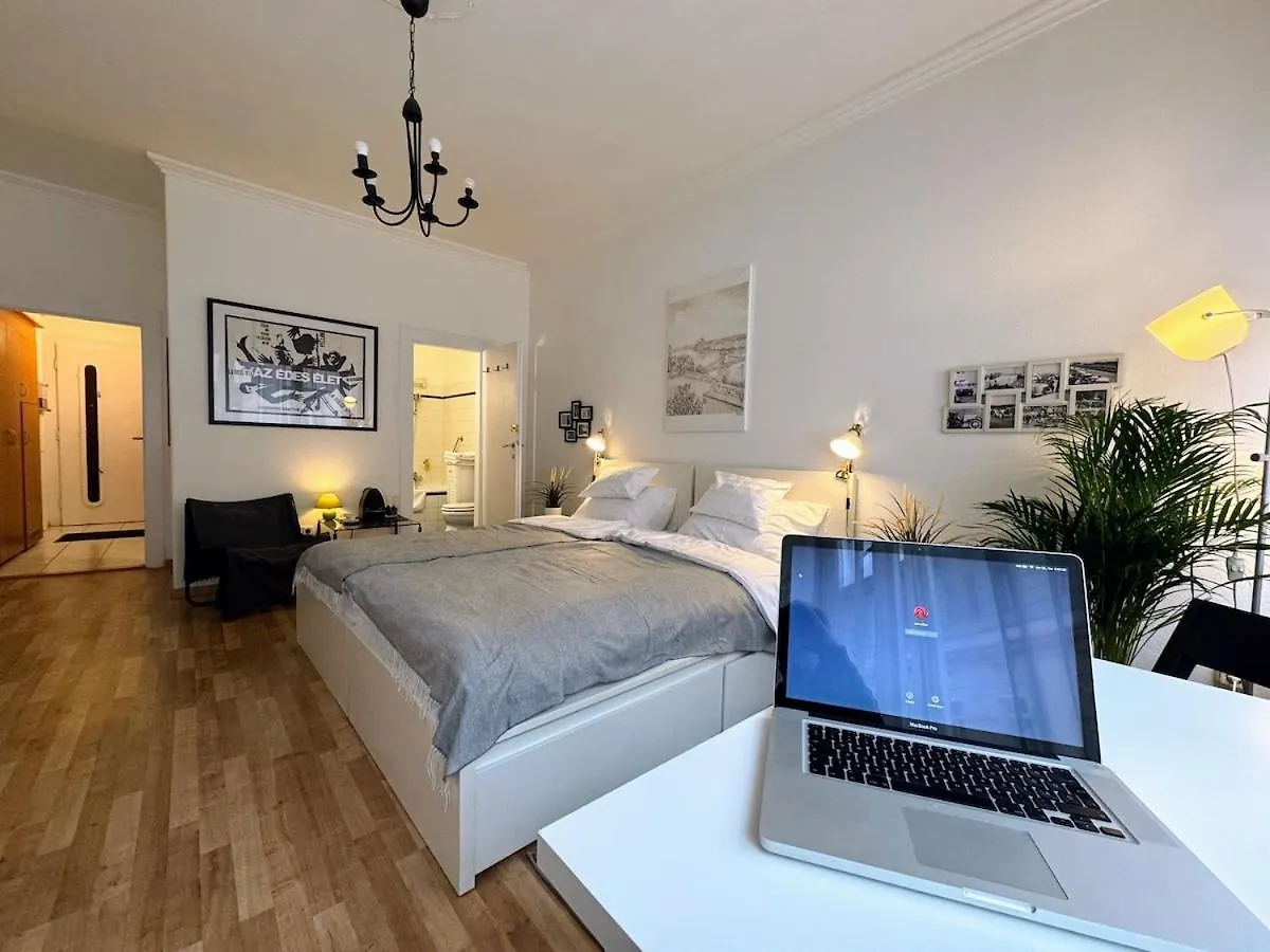 Sunny Midterm Apartman Budapest Apartment